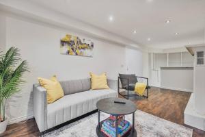 Chic and Bright 1BR Apt with Free Wifi and Parking