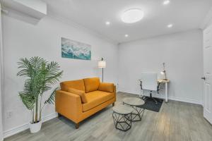 Luxe 4BR Retreat w Heated Pool Hot Tub and BBQ