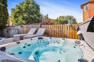 Luxe 4BR Retreat w Heated Pool Hot Tub and BBQ