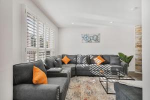 Luxe 4BR Retreat w Heated Pool Hot Tub and BBQ