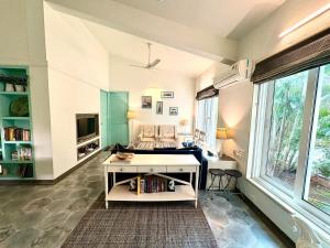 The Greendoor Villa - 10, Pool, 8 mins to beach