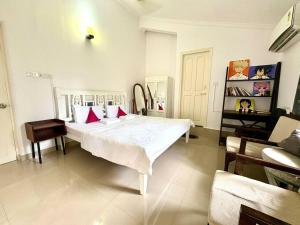 The Greendoor Villa - Beach House , 400 mtr beach