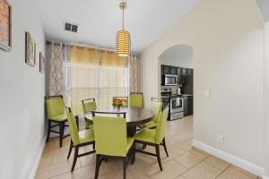 Private Heated Pool Resort Near Parks Game Room