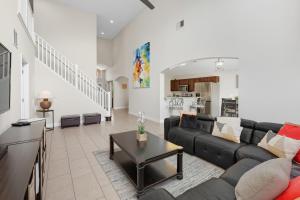 Private Heated Pool Resort Near Parks Game Room