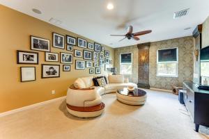 Themed Rooms, Pool and More! Custom Davenport Villa