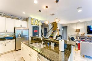 Themed Rooms, Pool and More! Custom Davenport Villa