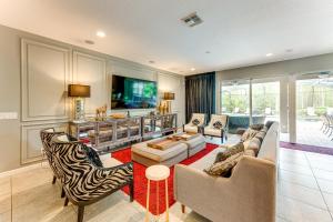 Themed Rooms, Pool and More! Custom Davenport Villa