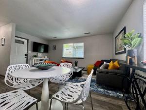 Central Midtown Apt-Secure Parking-Walk to Target