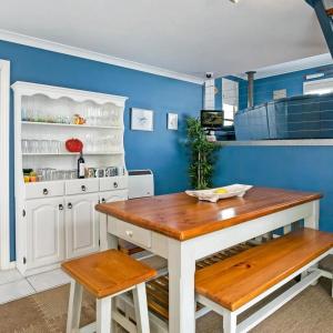 Blue Jetty Beach House in Sunderland Bay