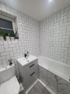 Modern Studio - Streatham Station - 3min walk