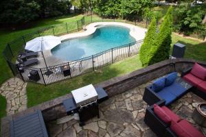 Lakeview on Main Pool Fire Pit and Walkable