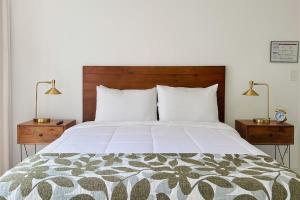 Cozy Dania Beach House with Fenced Backyard