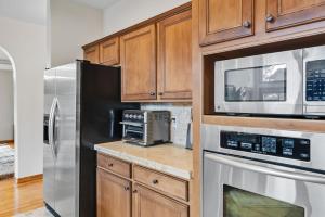 Blue River Escape Hot Tub Views and Game Room