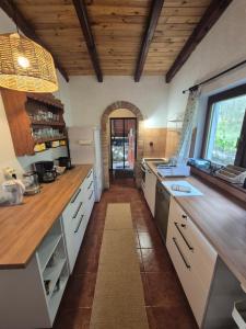 Dom w lesie nad jeziorem Kaszuby