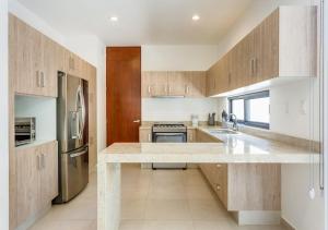 NEW Palmara Home with Pool and Paddle Court Gated