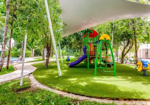 NEW Palmara Home with Pool and Paddle Court Gated