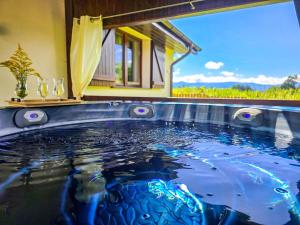 Domek pod Świerkami & Jacuzzi - 4-star hotels in Jelenia Góra