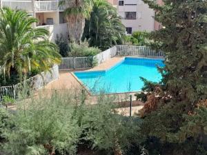 Joli appartement climatisé résidence avec piscine et plage du Grazel à 180m