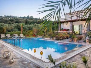 Home with Garden & Pool for All