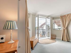 2 Bed in Tenby FB032