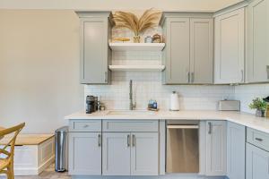 1 Mi to Galveston Beach, Seawall New Tiny Home!