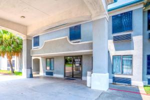 Capital O Fairway Inn - Baytown La Porte TX