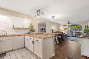 Coffman Escape - Stay for 6