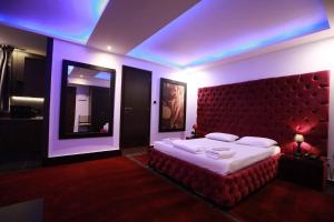 Deluxe Suite 213 - Castle De Paris