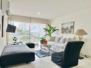 Pool Apartment 1 min walk to the Best Beach