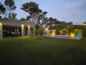 Casa con pileta en la caleta