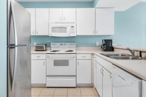 Pelican Beach Resort 1103