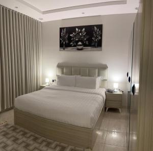 شقة انيقة بغرفتين نوم وصالة