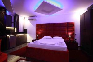 Deluxe Suite 214 - Castle De Paris