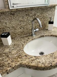 Clube do Mar-Rua 224 Itapema Meia Praia Apt 104 B