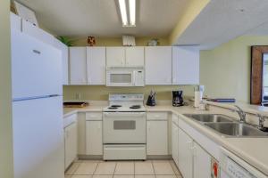 Pelican Beach Resort 1802