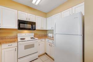 Pelican Beach Resort 610