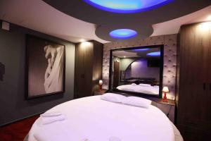 Deluxe Suite 215 - Castle De Paris