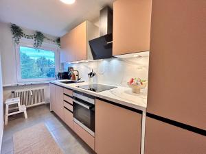 Appartement WOLKE7 byTILLY - Familienfreundliches Alpenzuhause mit Hallenbad, Balkon & Panoramablick hoch oben auf der Gerlitzen