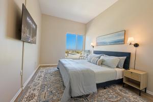 Luxury Living in N Park, 2BR, King Beds, Parking