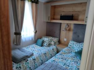 75 Orchard Mount, 3 bed luxury caravan Skirlington- sleeps 6