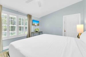 Gone to the Beach cozy small home located near beach