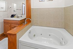 Summit 204D Mtn Views WI-FI Parking Washer Dryer