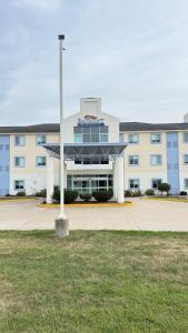 Baymont by Wyndham Kingdom City