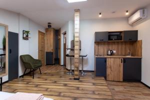 Мансардна квартира біля ТРЦ Нікольський - Харківська набережна 3