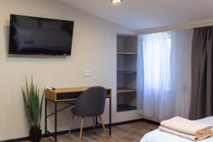 Мансардна квартира біля ТРЦ Нікольський - Харківська набережна 3