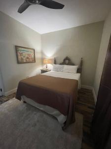 Breezy Castle Villa with private pool overlooking the Sea and Blue Mountains