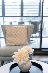 Iconic CBD Gem - Stroll to QVB & Opera House