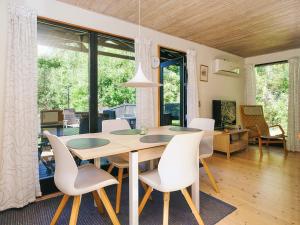 6 person holiday home in Højby