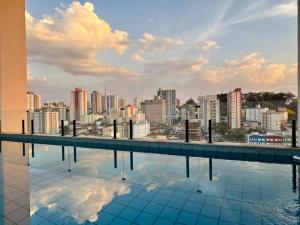 Studio 305 with panoramic pool - close to USP