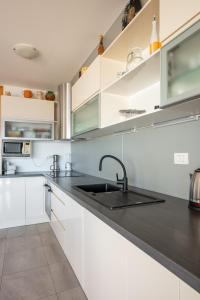 Apartments by the sea Omisalj, Krk - 21946